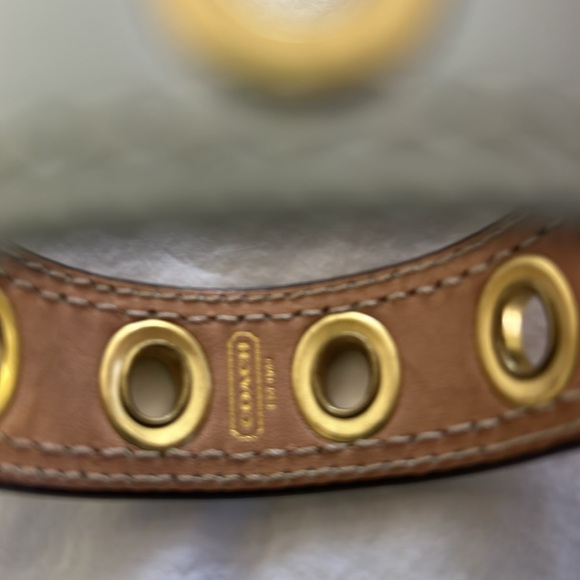 Coach - Authentic white wide leather gold grommet bracelet - Picture 3 of 3